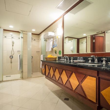 Formosan Naruwan Hotel Taitung Luaran gambar A bathroom in a hotel