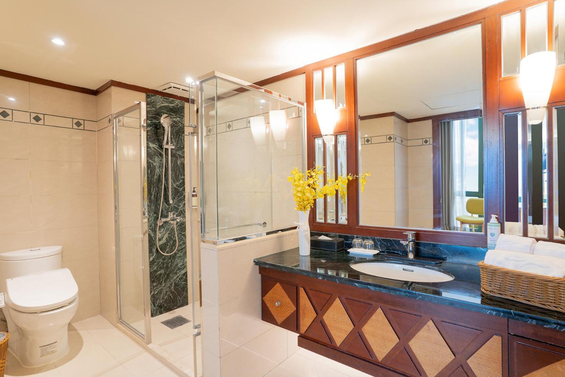 Formosan Naruwan Hotel Taitung Luaran gambar A bathroom in a hotel